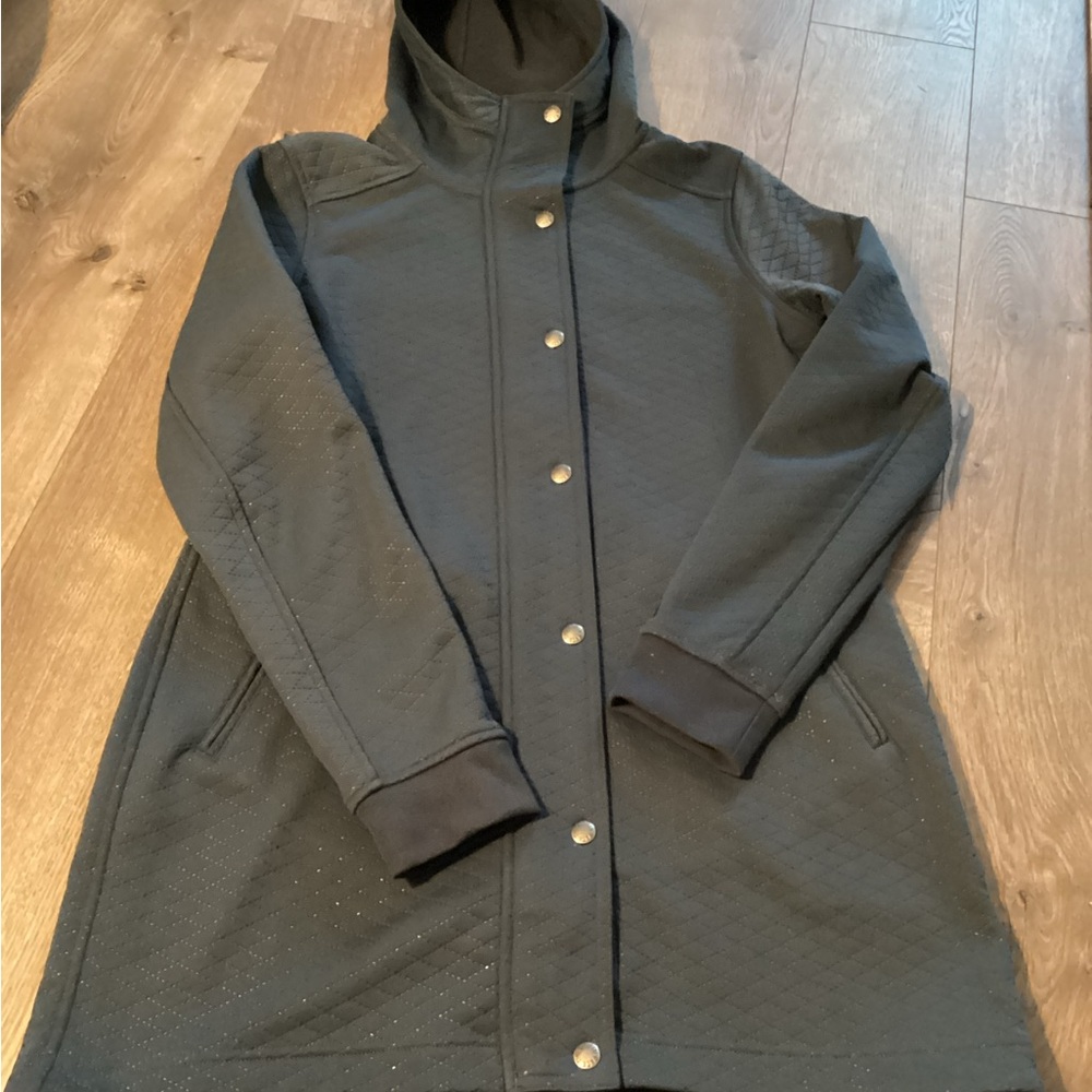 The North Face women’s size medium recoverup quilted jacket.